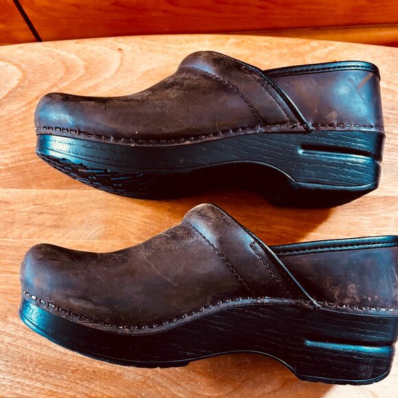 Dansko Antique Brown Leather Oiled Professional Clog Size 37 US 7.5-8 EUC - Picture 1 of 10